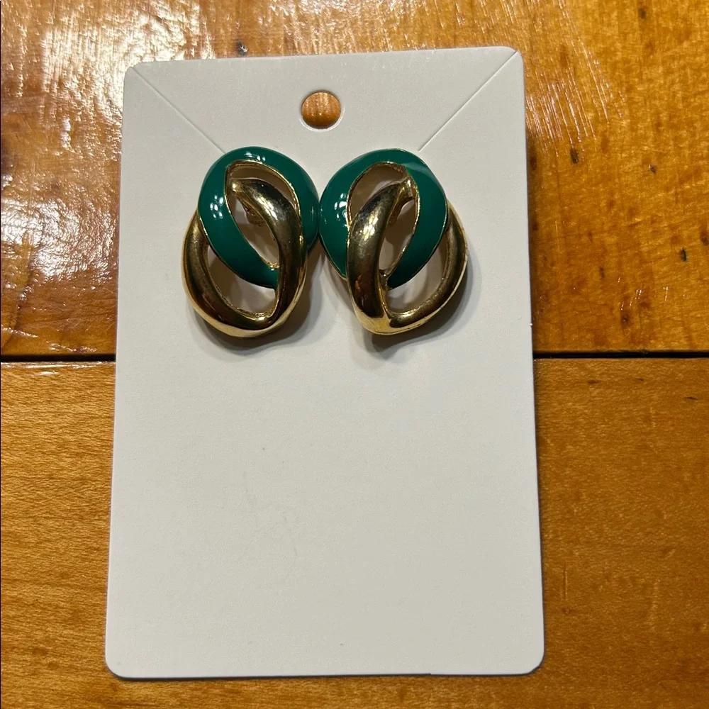 Vintage‎ Green and Gold Tone Stud Earrings Swirl/Link Shape 80s